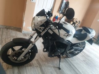 Hyosung Comet GT 125 Blanca