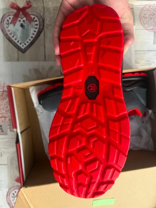 Calzado de seguridad gris y rojo, talla 37