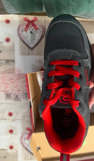 Calzado de seguridad gris y rojo, talla 37