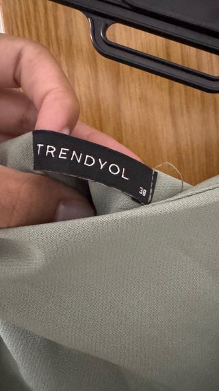 Vestido ASOS verde asimétrico