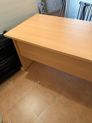 Mesa de oficina madera y metal