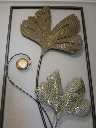 Decoración pared metal hojas doradas y plateadas