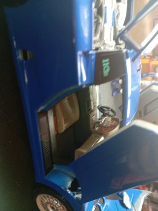Bugatti 11GB Burago 1/18