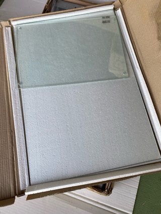 Scrivania per computer in metallo e vetro
