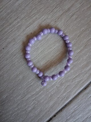 Pulsera de abalorios morada