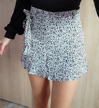 Falda corta estampada flores Talla XS