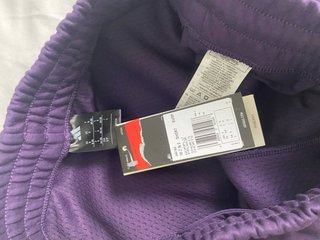 Pantalón corto Adidas morado