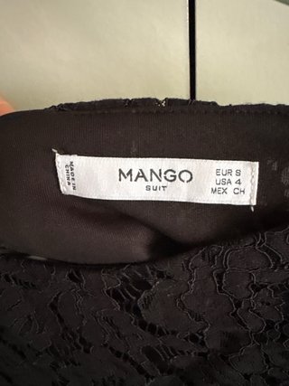 Blusa Mango Suit encaje negra manga larga