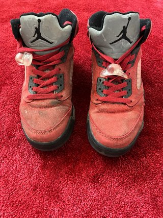 Zapatillas Jordan Rojas y Negras