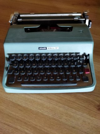 Máquina de escribir Olivetti Lettera 32