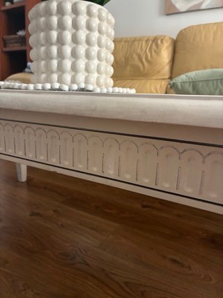 Mesa baja de madera y cristal