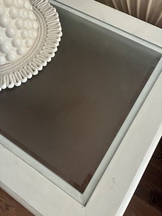 Mesa baja de madera y cristal