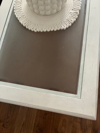 Mesa baja de madera y cristal