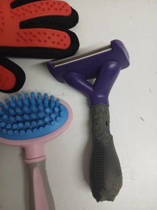 Set de cepillos y guante para mascotas