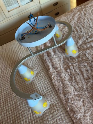 Lámpara Piolin 4 apliques da mucha luz dormitorio