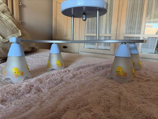 Lámpara Piolin 4 apliques da mucha luz dormitorio