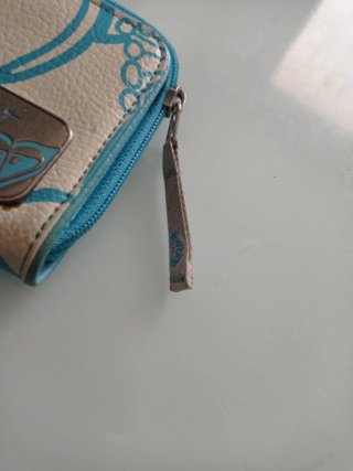 Cartera Roxy floral azul y blanco