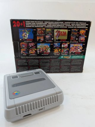 Nintendo SNES Classic Mini + Mando