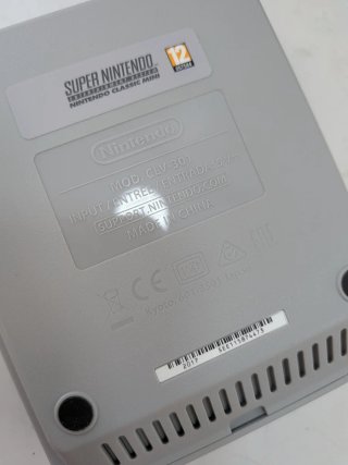 Nintendo SNES Classic Mini + Mando