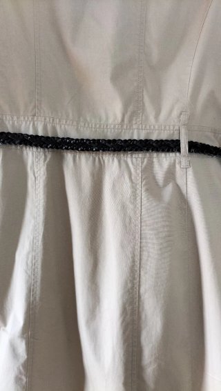 Vestido camisero beige atemporal
