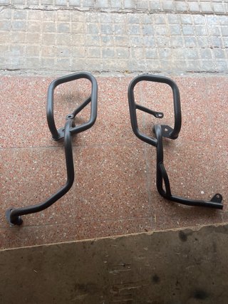 Defensas moto Benelli TRK 702 givi NUEVAS inferior