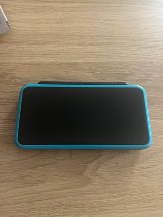 Nintendo 2DS XL con scatola di ricarica completa
