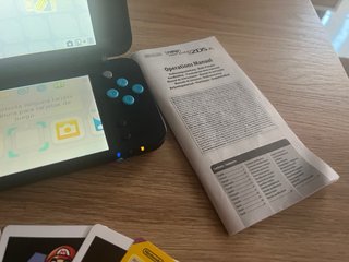 Nintendo 2DS XL con scatola di ricarica completa