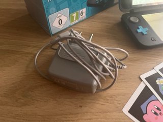 Nintendo 2DS XL con scatola di ricarica completa