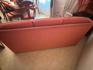 Sofá antiguo rosa de tela