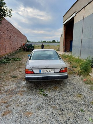 Mercedes-Benz W-124
