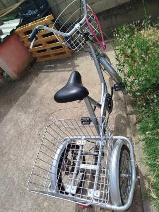 Triciclo para adultos con cesta