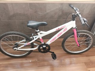 Bicicleta infantil niña blanca
