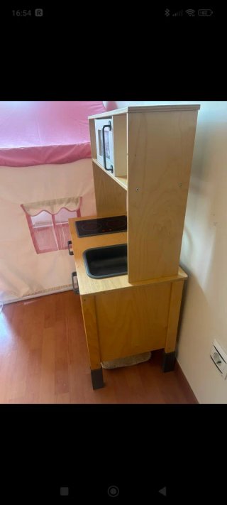 Cocinita de juguete de abedul