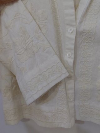 Chaqueta blanca bordada