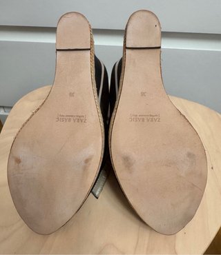 Sandalias negras con plataforma de esparto Zara