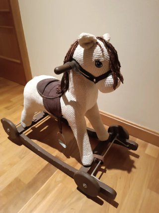 Caballo balancín de madera