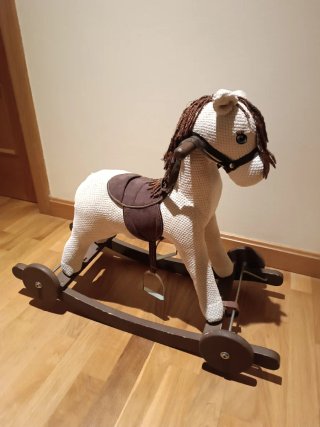 Caballo balancín de madera
