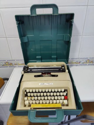 Máquina de escribir Olivetti Lettera 35