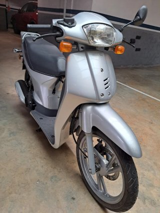 Honda Scoopy SH-50 Plata