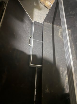 Caja de transporte metálica con ruedas