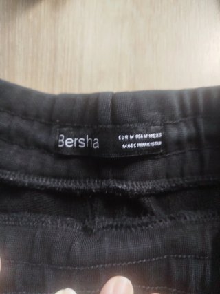 Pantalones cortos joven