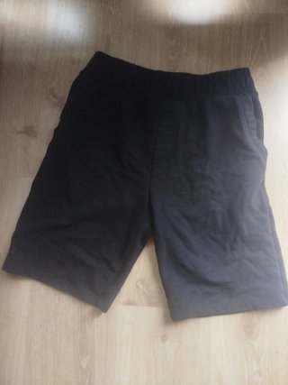 Pantalones cortos joven
