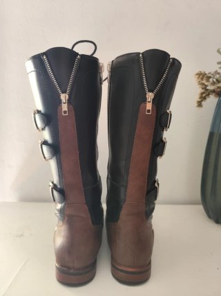 Botas altas moto hombre tachuelas