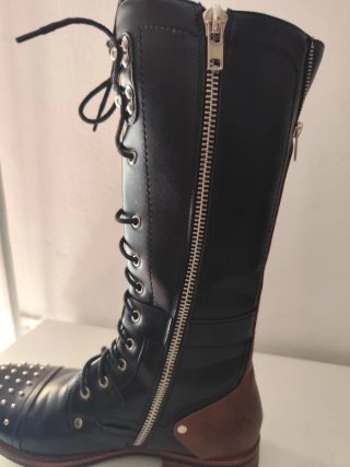 Botas altas moto hombre tachuelas