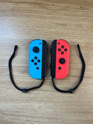 Nintendo Switch Completa Azul/Rojo + ACCESORIOS