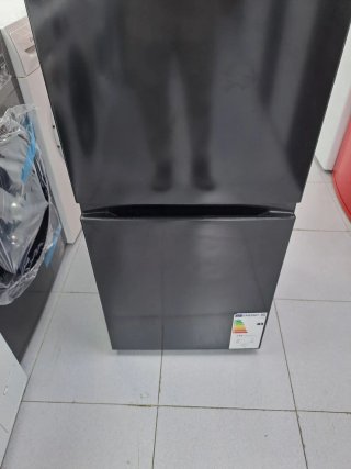 Nevera negra nueva con golpes con garantía 1 años