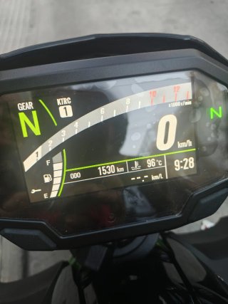 Kawasaki Z650 Negra y Verde