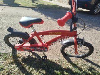Bicicleta infantil roja