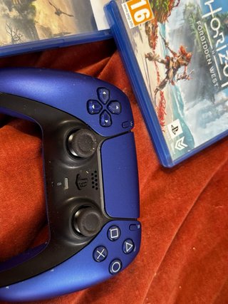 PS5 con 2 mandos y 3 juegos