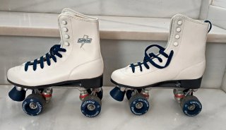 Patines 4 Ruedas Blancos con Cordones Azules